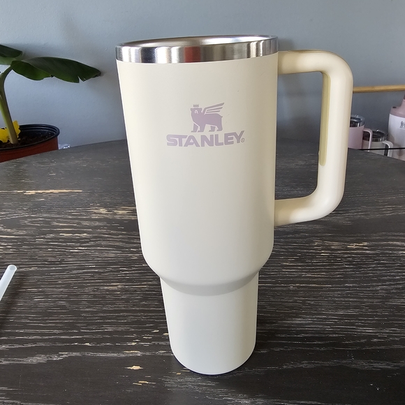 Stanley Cream Tumbler with Handle 40oz - Picture 5 of 5